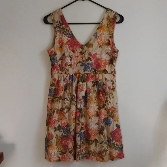 Janette | Floral Lace V-neck Mini Dress | Women's M - Picture 2 of 4